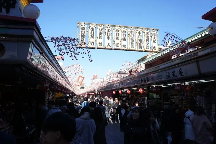 Nakamise shopping street