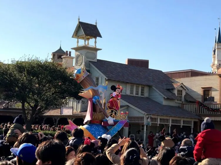 Disneyland parade float with Minnie Mouse