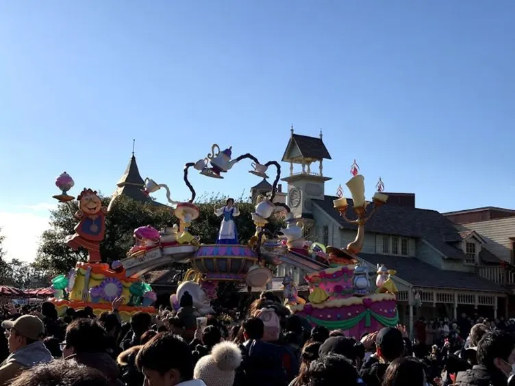 Disneyland parade float with Snow White