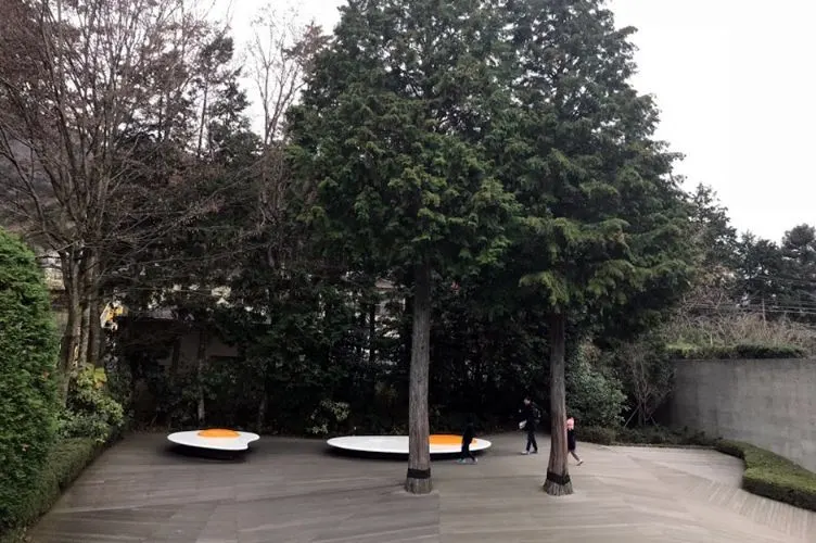 The big fried egg sculpture on the lawn