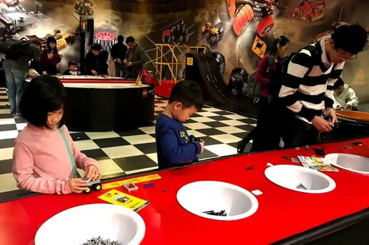 Building Lego cars for the speed race at Legoland Discovery Center